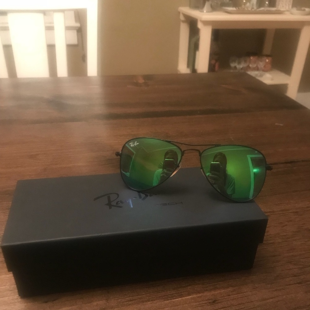 Green rayban aviators